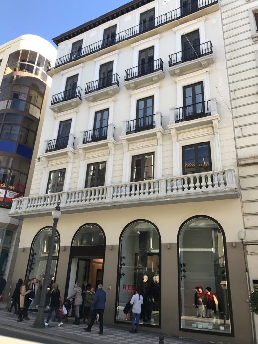 edificio de Zara en Granada