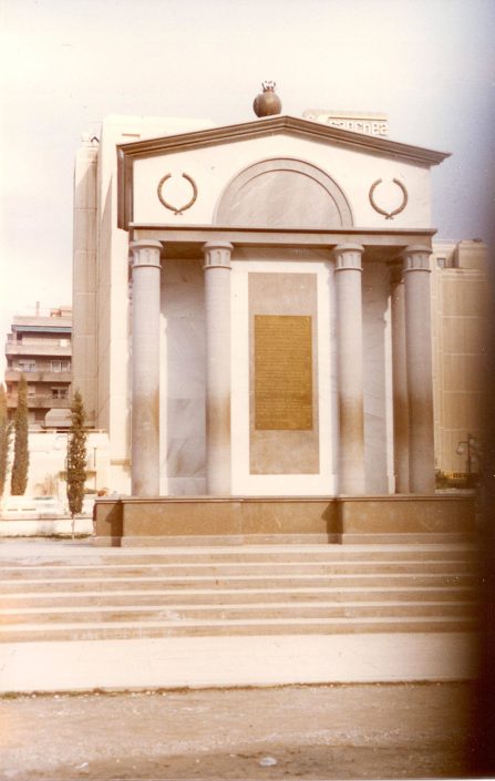 Recalce del monumento a la Constitución en Granada